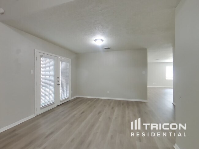 Foto del edificio - 7022 Sandy Knolls Dr