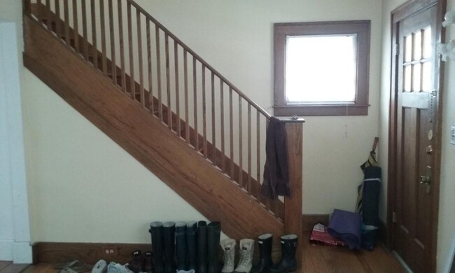 Living Room - 827 Sylvan Ave