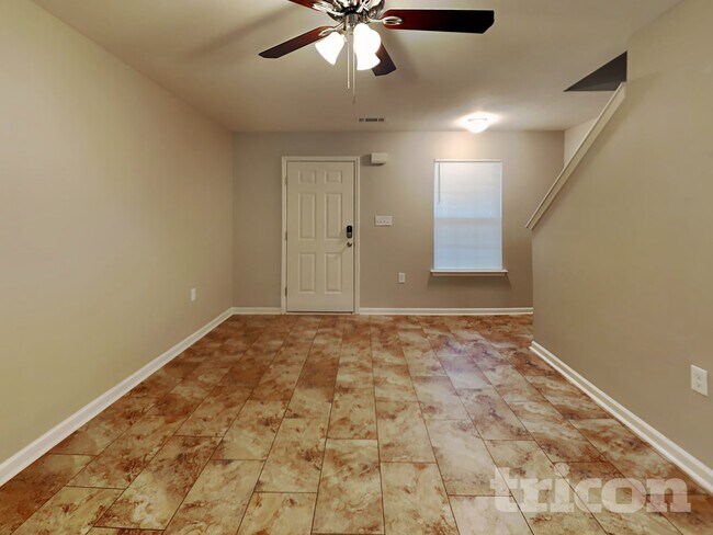 Foto del edificio - 3708 Alexander Forest Dr