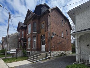 Building Photo - 156 Johnson St