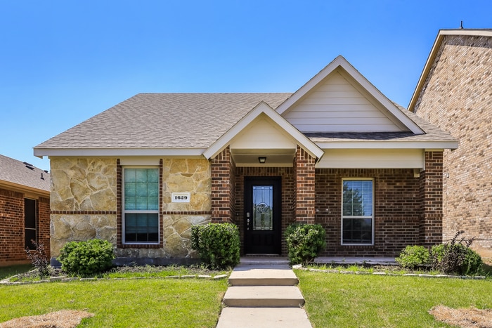 Primary Photo - 1629 Applegate Way
