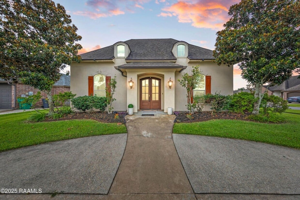 Primary Photo - Beautiful 3 bed, 2 bath home available in ...