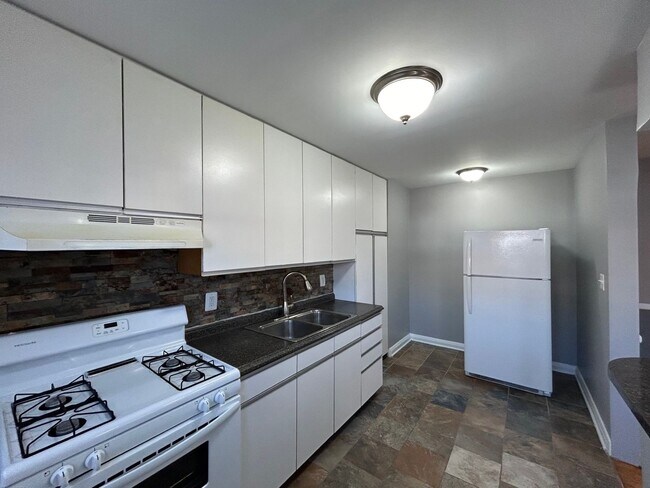 Foto del edificio - 5006 Lindsay Rd