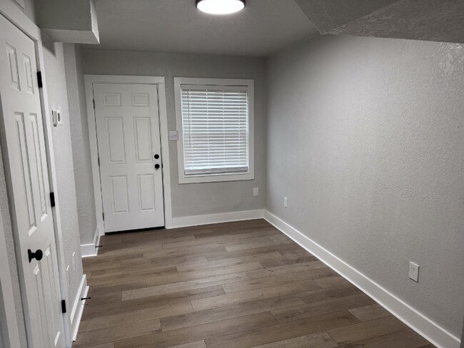 Foto del edificio - 5130 Dandy Ct