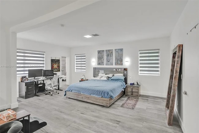 Foto del edificio - 3784 Sheridan Ave