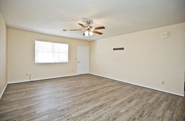 Foto del edificio - 9050 Grimes Dr