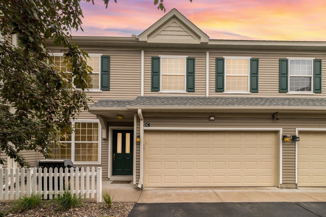 Foto principal - 2 Bed | 2 Bath in The Lakes of Blaine