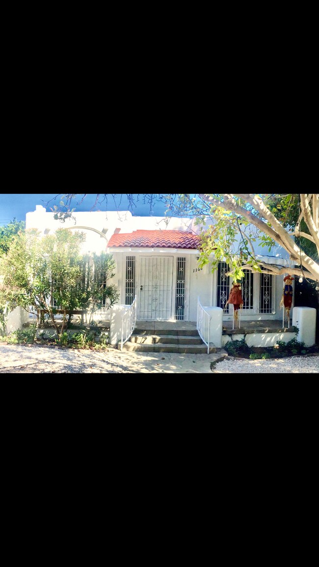 Foto del edificio - 1166 N Orange Grove Ave