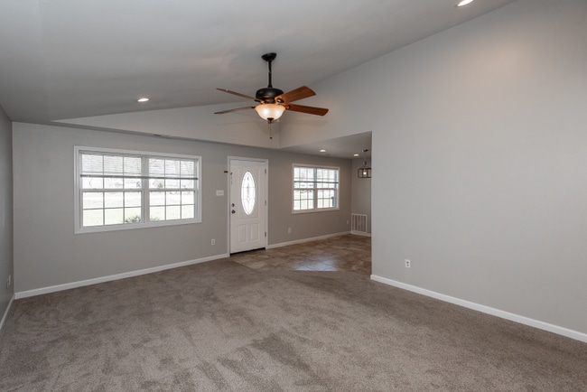 Building Photo - 10 Christine Dr