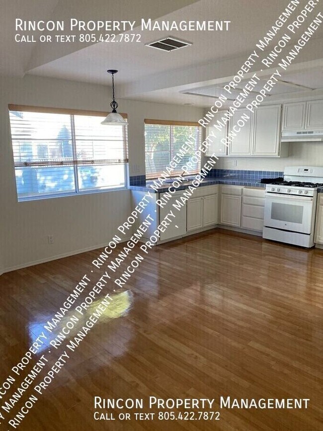 Building Photo - Beautiful 2 Bedroom Townhome *Weston Cape ...