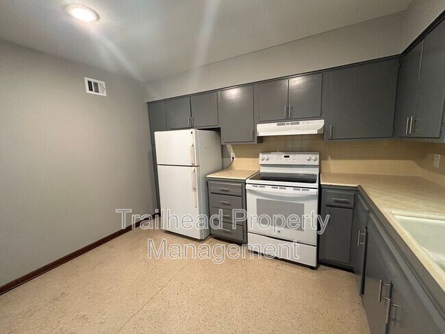 Foto del edificio - 8309 Lowell Ave