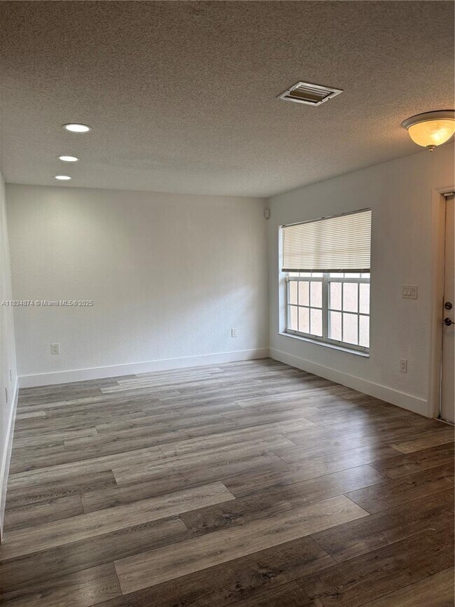 Foto del edificio - 8992 NW 53rd St
