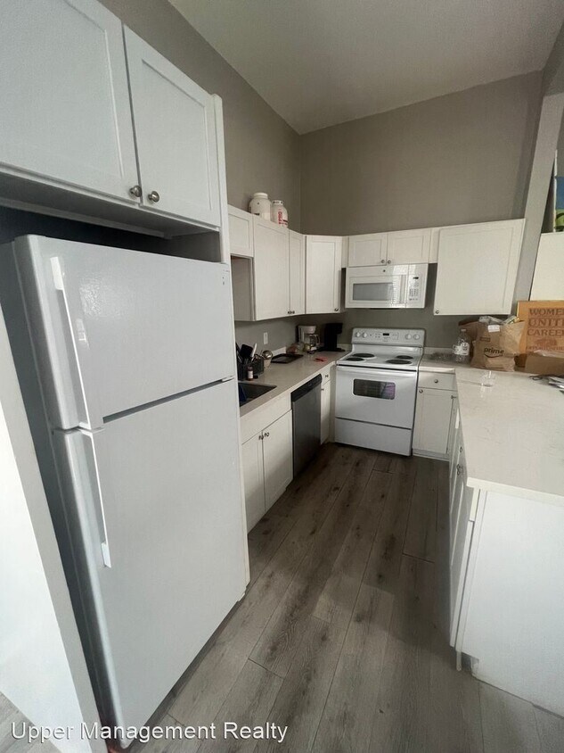 Building Photo - 5 br, 2 bath Apartment - 700 Broadway Stre...