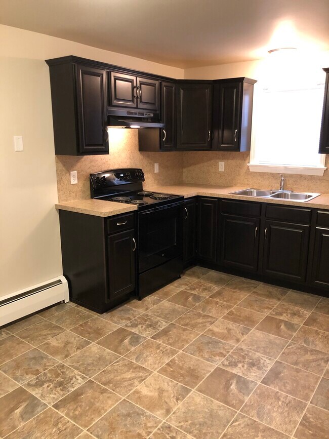 102 S Charlotte St Unit 2, Manheim, PA 17545 Apartments in Manheim, PA