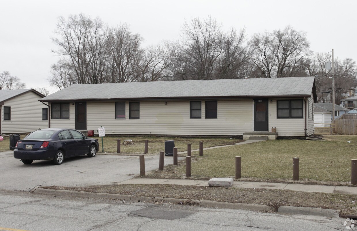 Primary Photo - 4461 Redman Ave