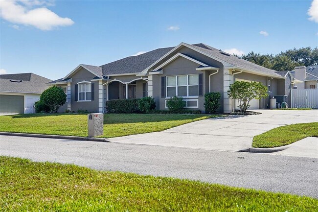 Building Photo - 1850 Sandy Knoll Cir N