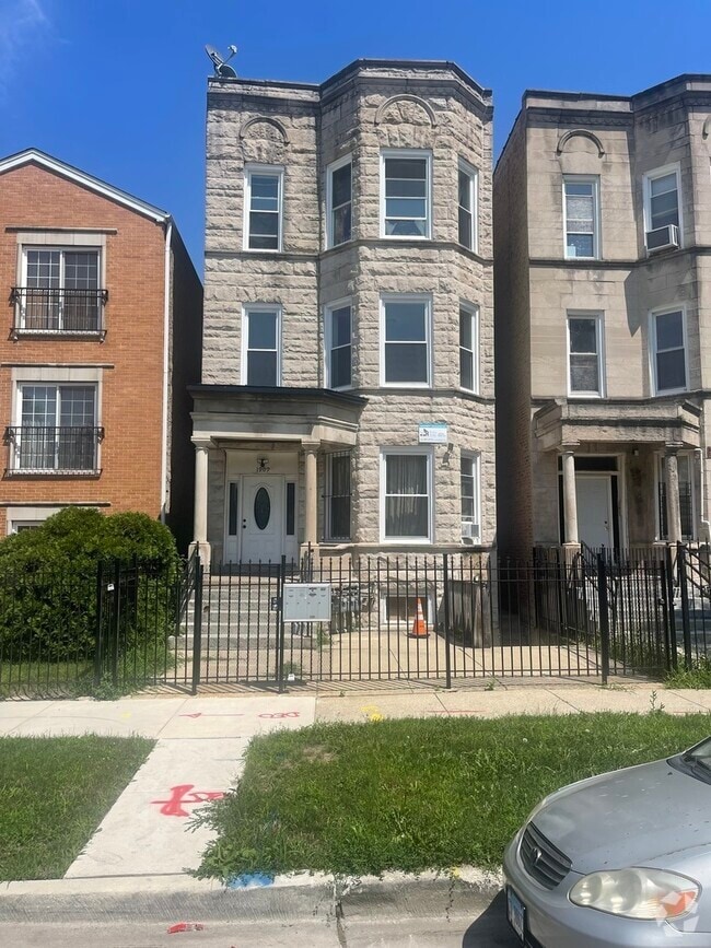 Building Photo - 1909 S Spaulding Ave
