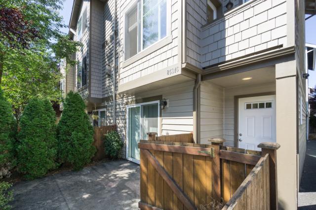 Building Photo - 3 bedroom in Seattle WA 98103