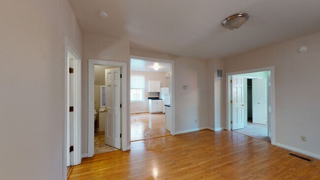 Foto del edificio - 1122 E Market St