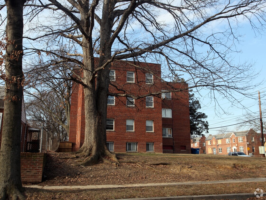 Building Photo - 465 Mellon St SE