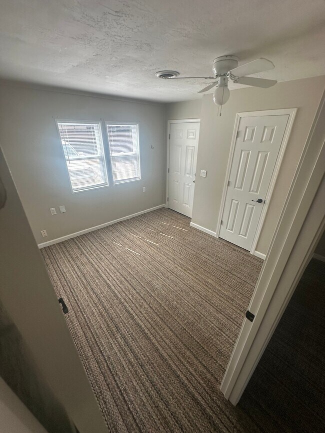 Foto del edificio - 2213 Crutchfield Ln