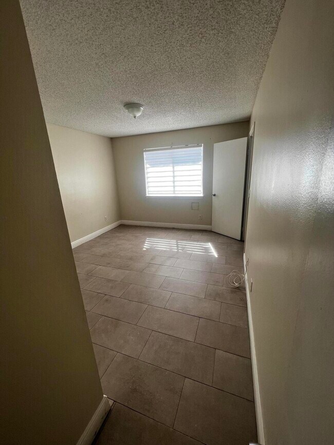 Foto del edificio - 8343 SW 5th St