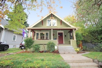 Building Photo - 5035 NE 12th Ave Building Photo - 5035 NE 12th Ave