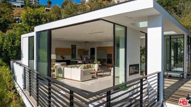 Foto del edificio - 1516 Forest Knoll Dr