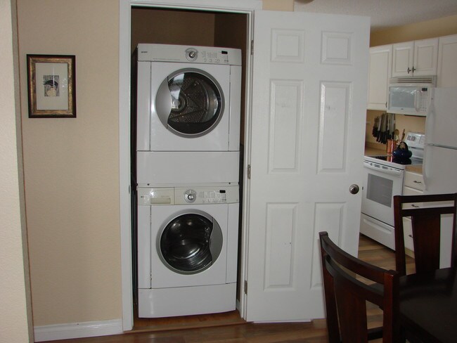 W/D in unit - 713 22nd W Ave