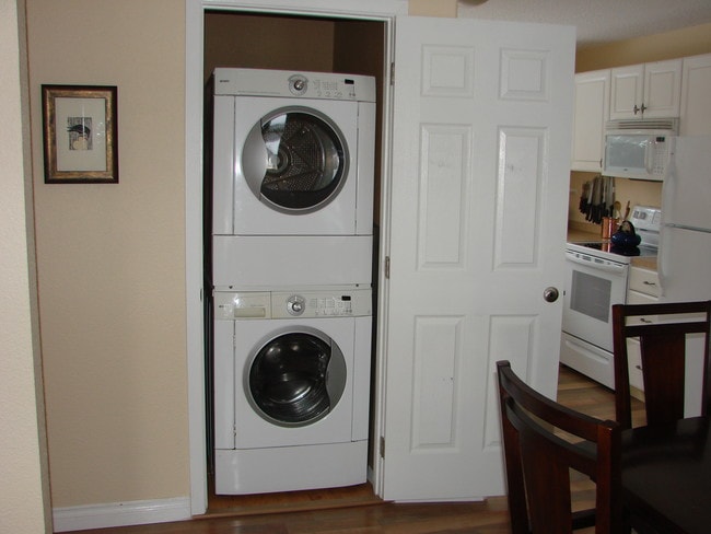 W/D in unit - 713 22nd W Ave