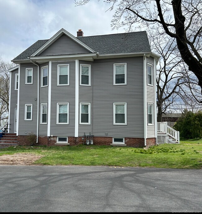 Building Photo - 690 Allen St