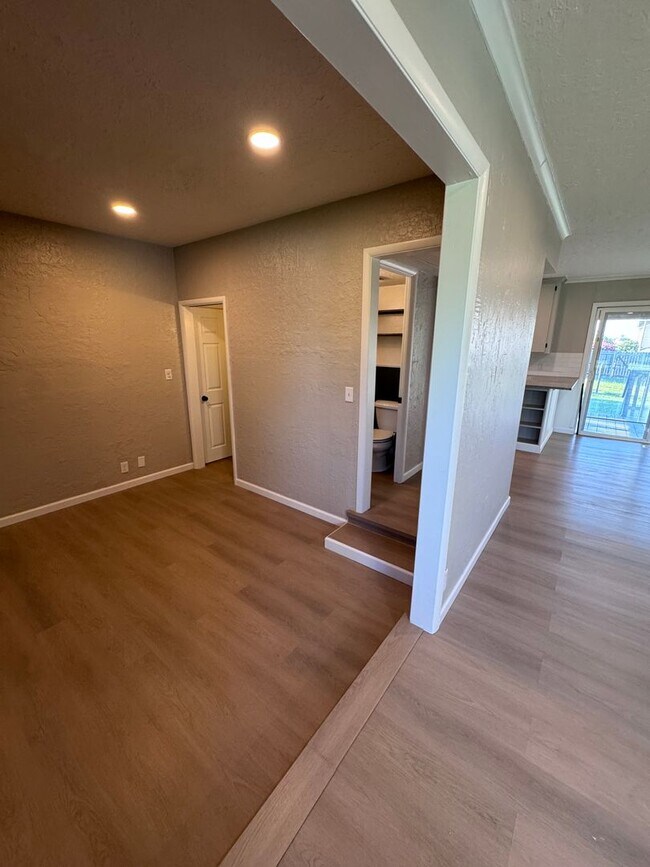 Foto del edificio - Mayo Meadow 3 Bed 1.5 Bath Cutie! Fully Updated and Lots of Charm!