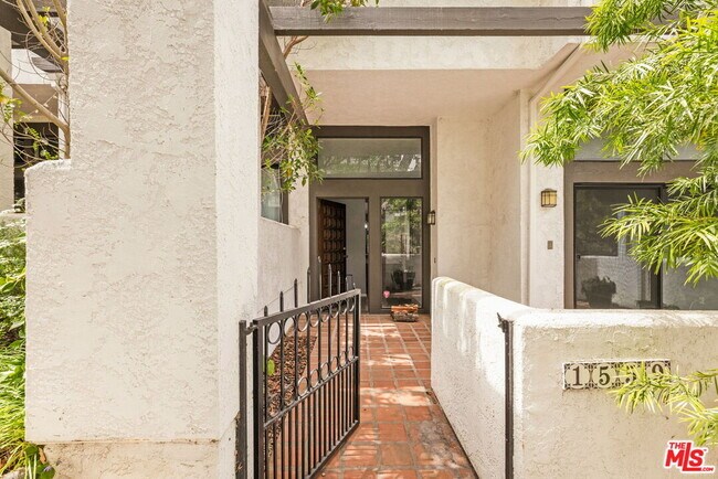 Foto del edificio - 1559 Palisades Dr