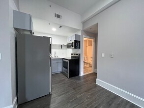 Interior Photo - 306 W Franklin