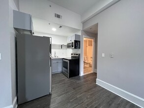 Interior Photo - 306 W Franklin