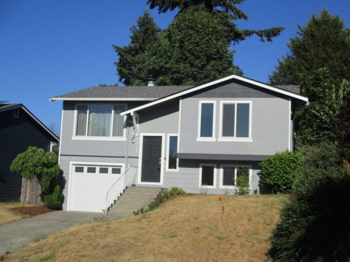 Primary Photo - 4 Bedroom, 1.75 Bathroom Home in North Tacoma