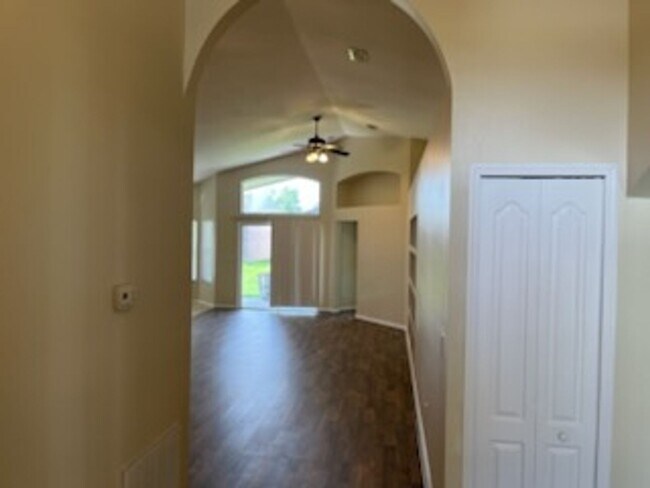 Building Photo - 3 bedroom home for rent