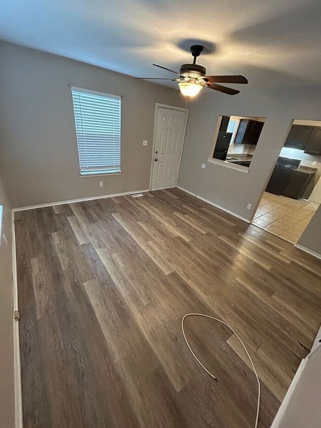 Building Photo - Charming 3-Bedroom Home in a Convenient Lo...