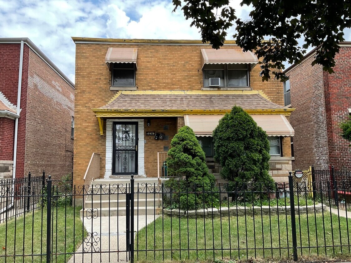 Primary Photo - 10929 S Eberhart Ave