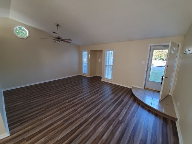 Building Photo - Cozy Single Family Ranch in Timberlake Nei...