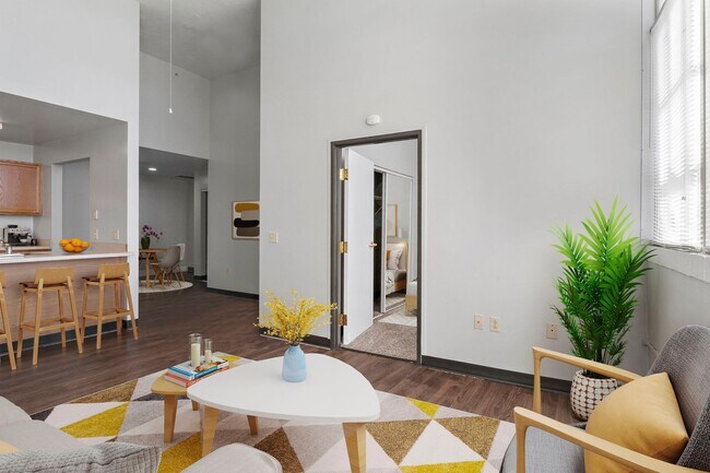 Foto del edificio - Spacious 2 Bedroom Apartment- Pet Friendly!