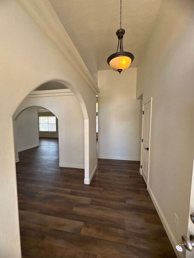 Foto del edificio - beautiful 4-bedroom, 2-bath Home available...