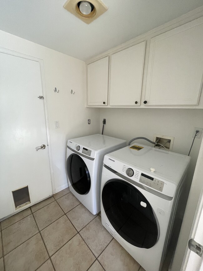 Building Photo - 6471 Kingbird Ln