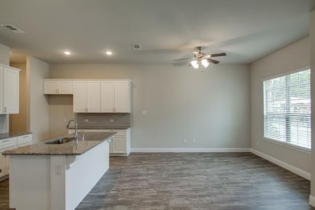 Building Photo - 2213 Apex Dr