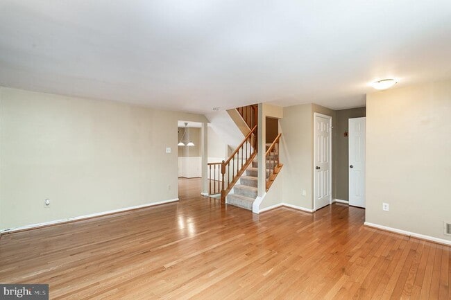 Foto del edificio - 6580 Lochleigh Ct