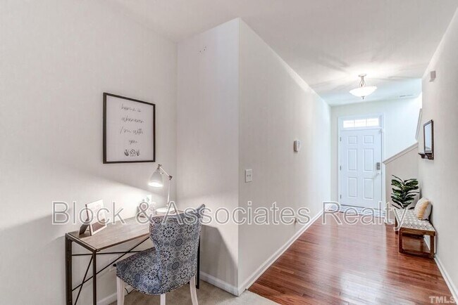 Foto del edificio - 708 Mardonie Reach Ln
