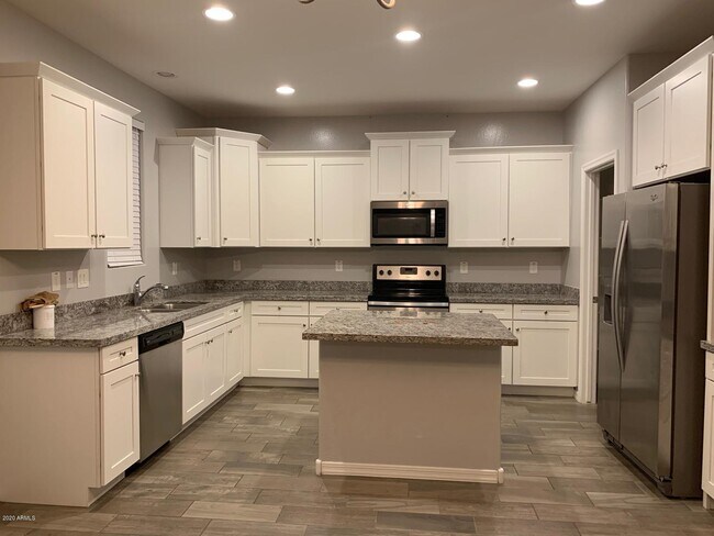 Building Photo - 7422 S 28th Pl