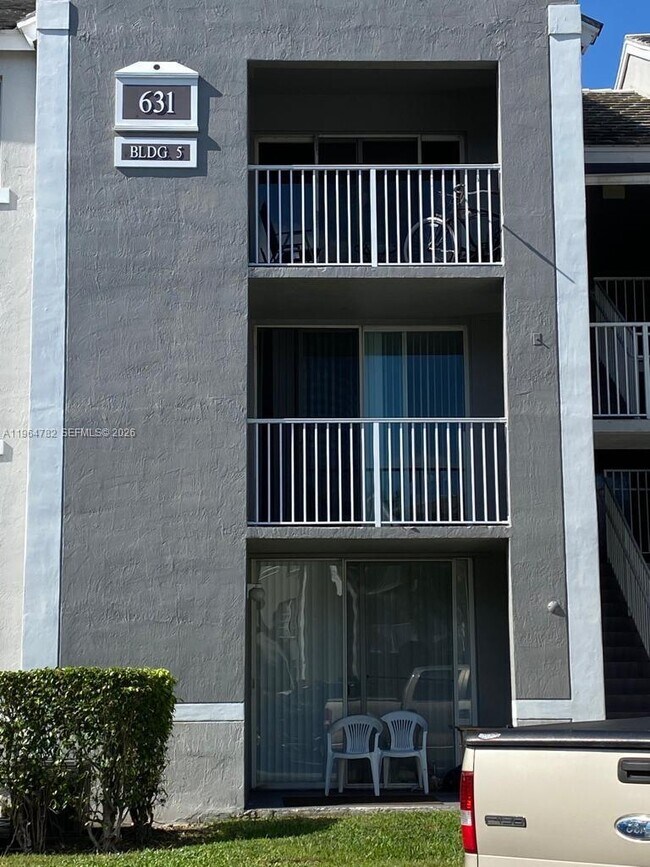 Building Photo - 631 SW 111th Ln