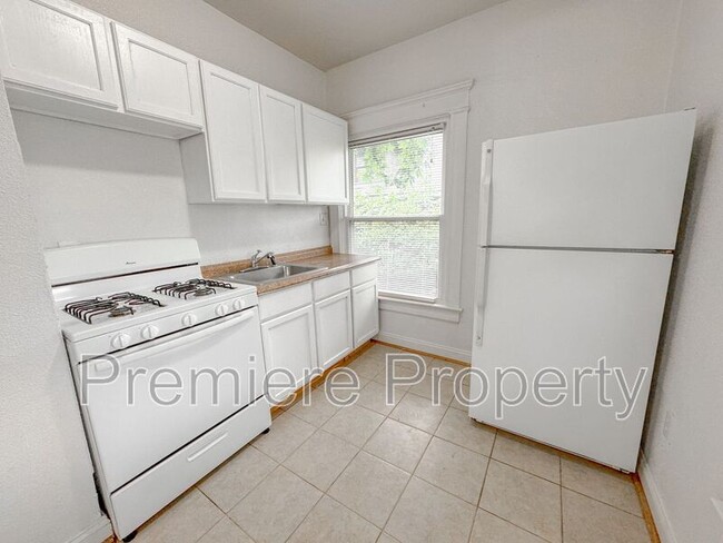 Foto del edificio - 3708 Baltimore Ave