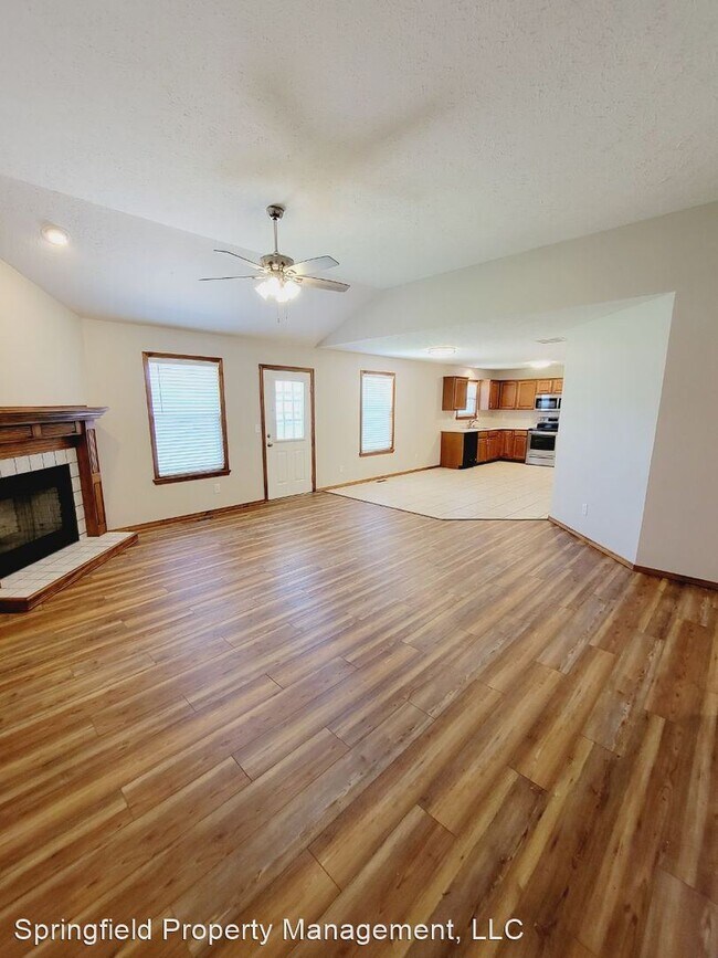 Building Photo - 3 br, 2 bath House - 3513 W Village Ter